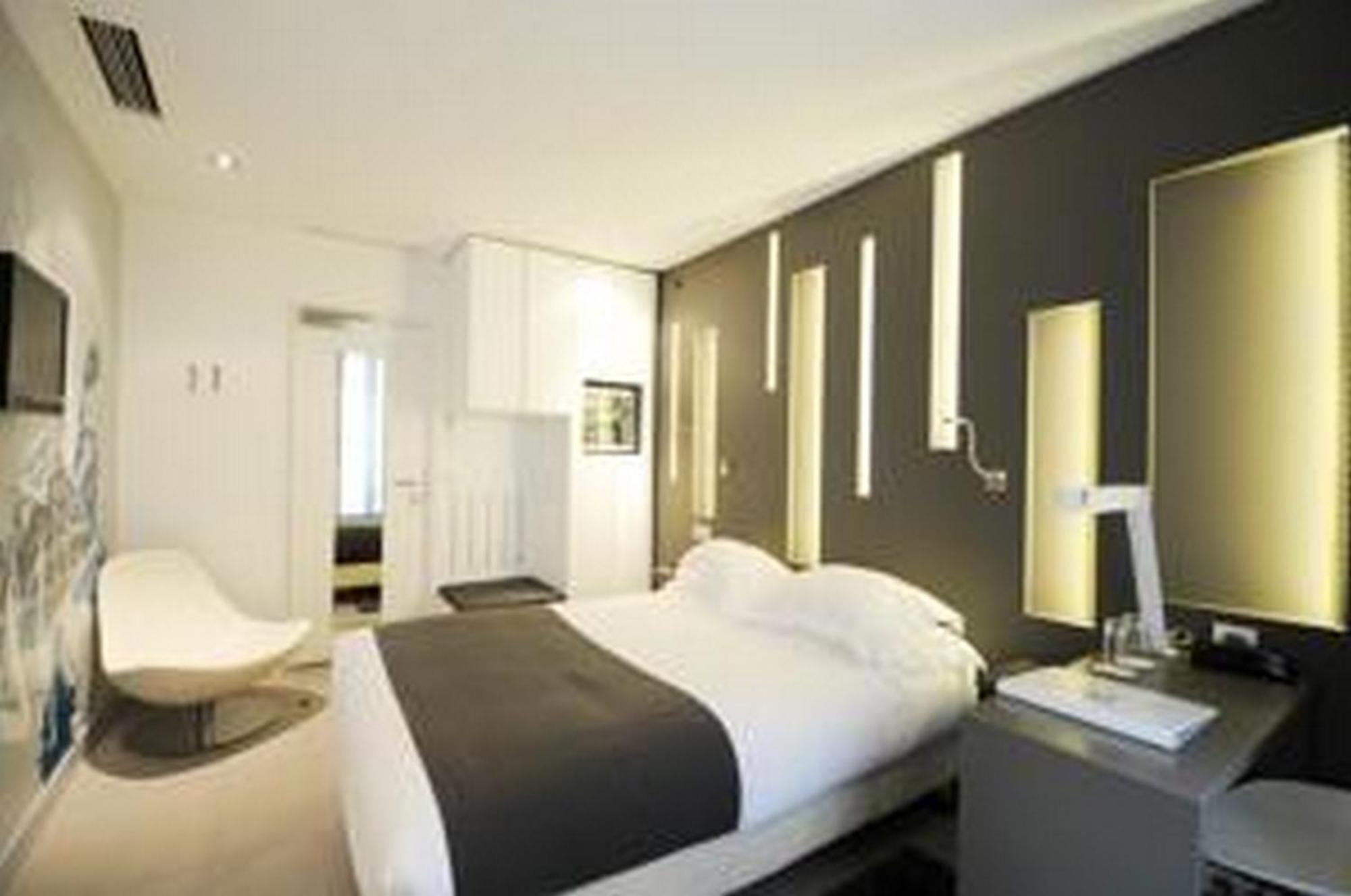 Hotel Arc De Triomphe Etoile París Habitación foto